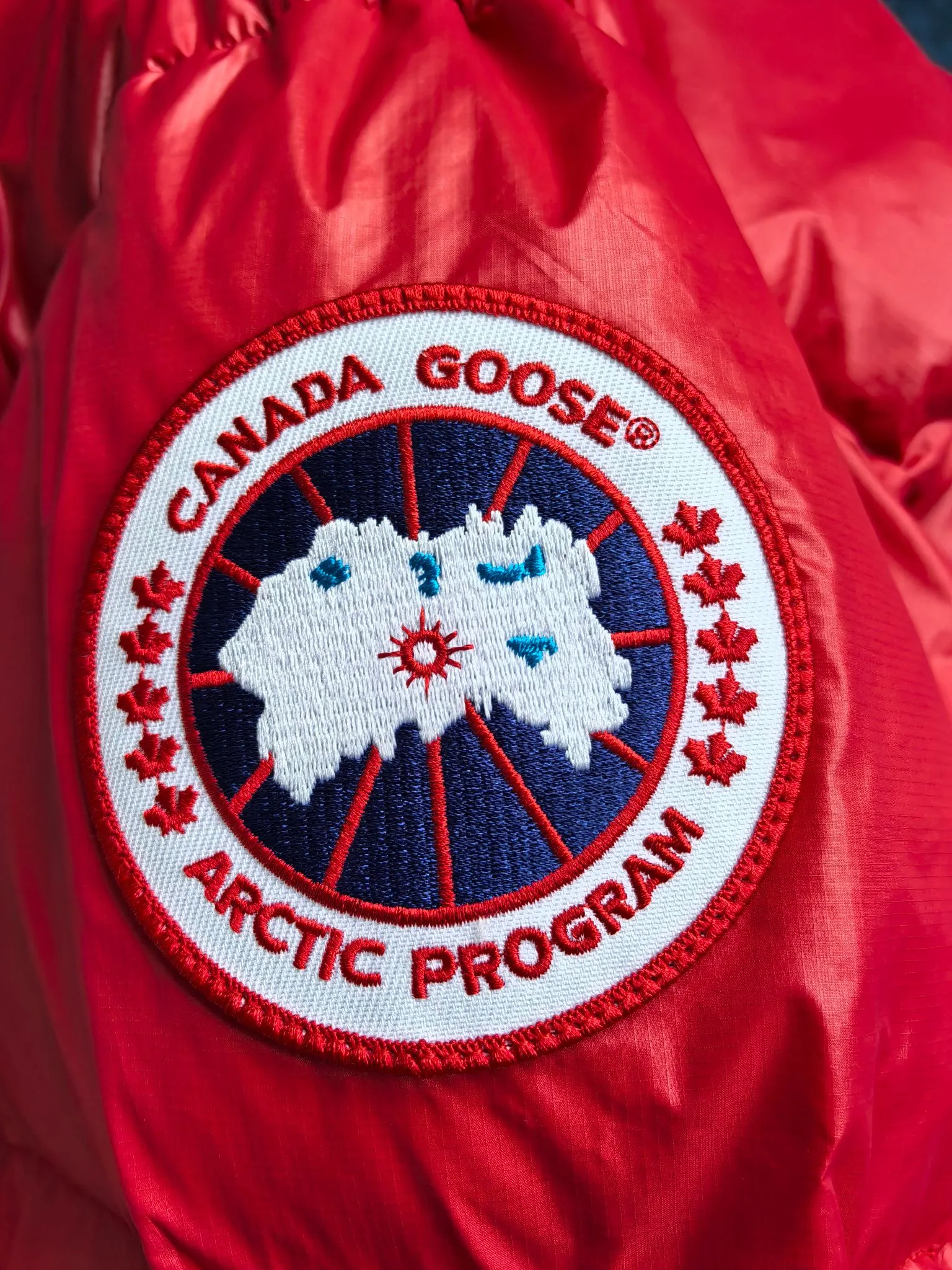 P800 2252M Crofton Puffer Unisex Jacket Down Jacket. Color: red red label. Size: S M L XL XXL.